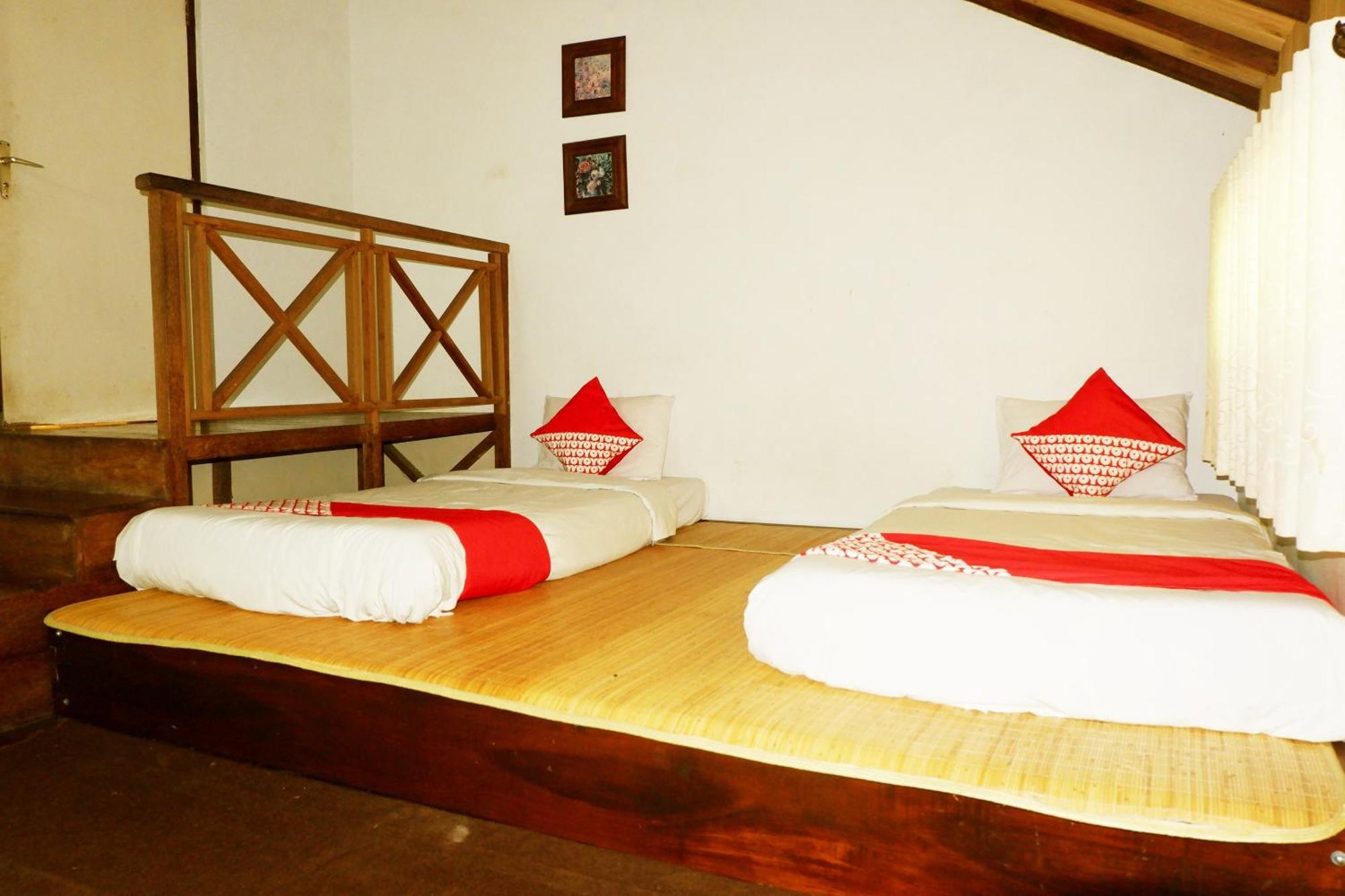 Cemara'S Homestay Batu  Exterior photo