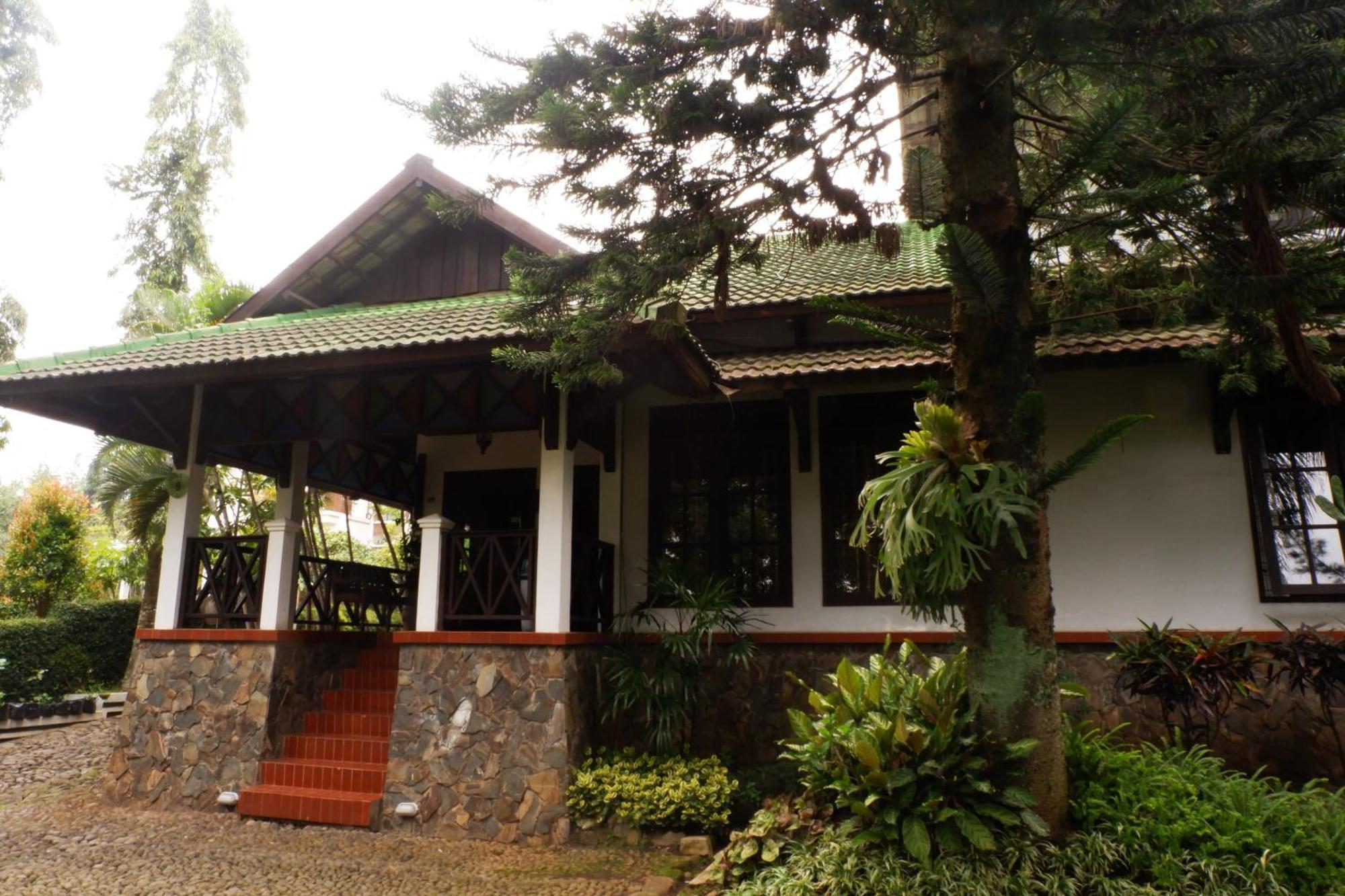 Cemara'S Homestay Batu  Exterior photo