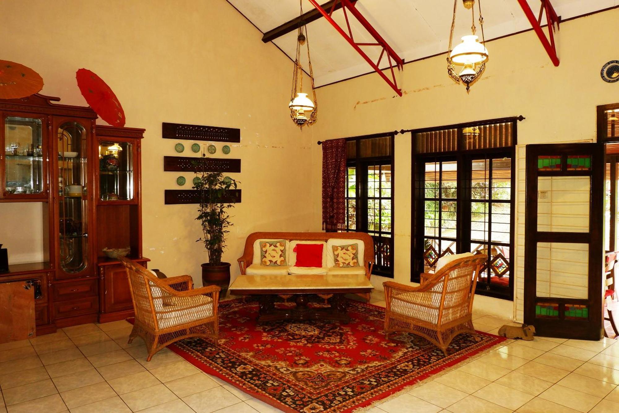 Cemara'S Homestay Batu  Exterior photo